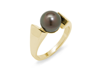 Design with Black Pearl, Yellow Gold