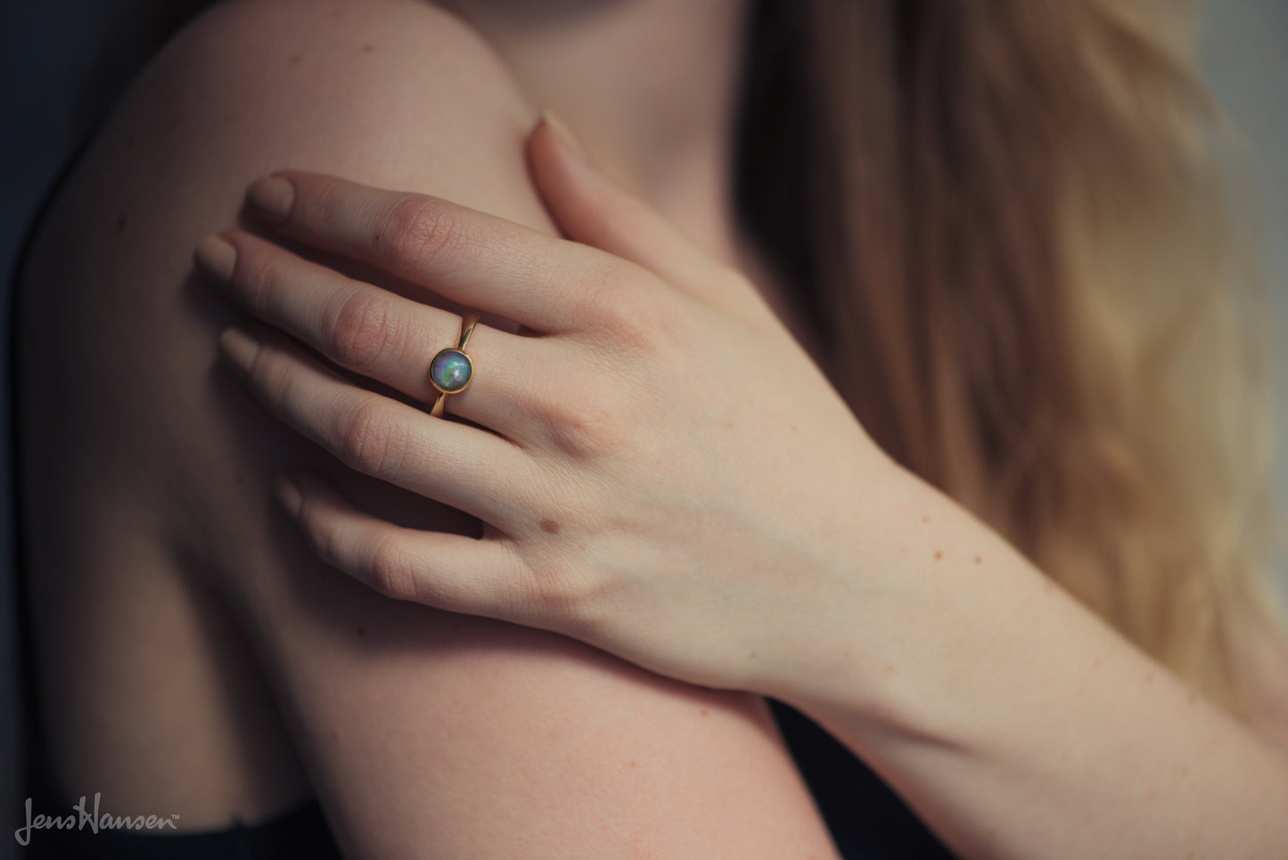 Twisted Ring with New Zealand Paua Pearl, Yellow Gold